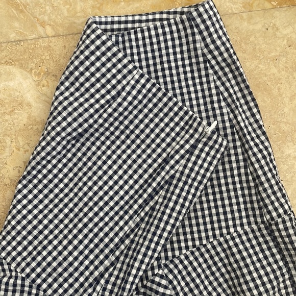 Zara Ruffle short - Picture 2 of 4